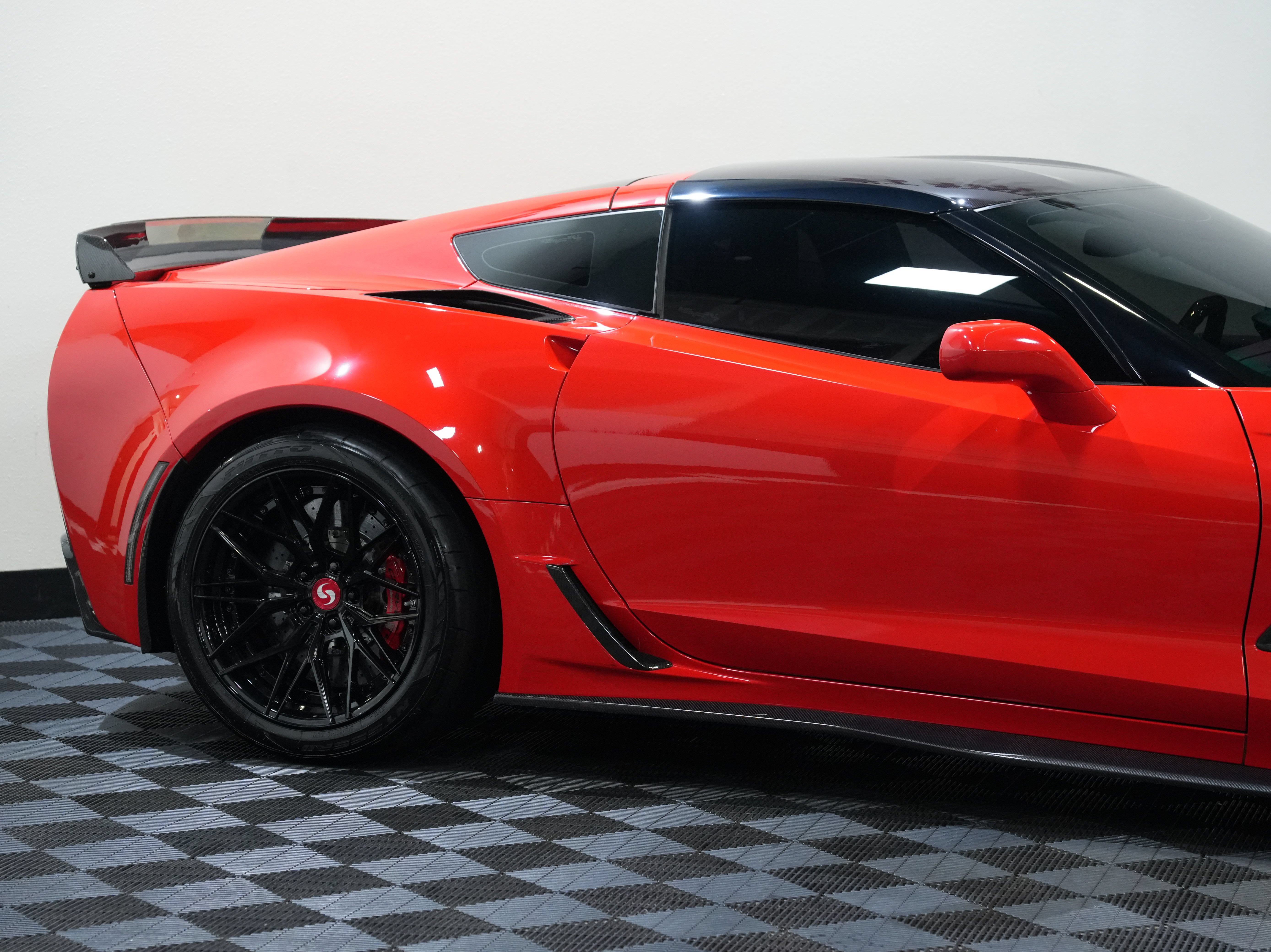 Used 2015 Chevrolet Corvette Z06 w/ 3LZ Preferred Equipment Group RWD image 15