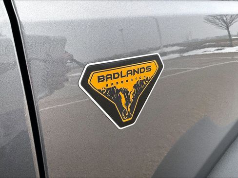 Used 2021 Ford Bronco Badlands image 9