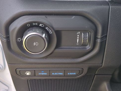 Used 2024 Jeep Wrangler Unlimited Sahara AWD/4WD image 17