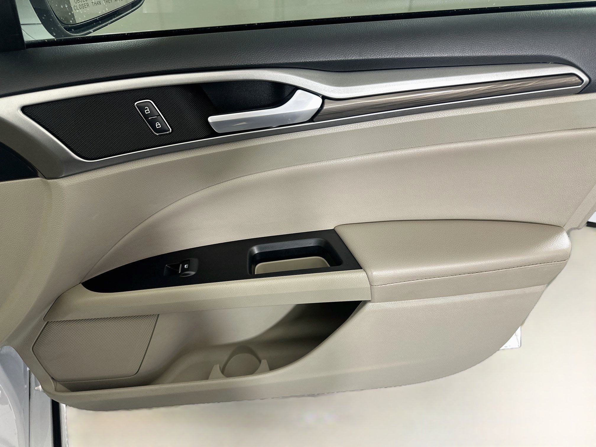 Used 2018 Ford Fusion SE w/ Fusion SE Technology Package FWD image 30