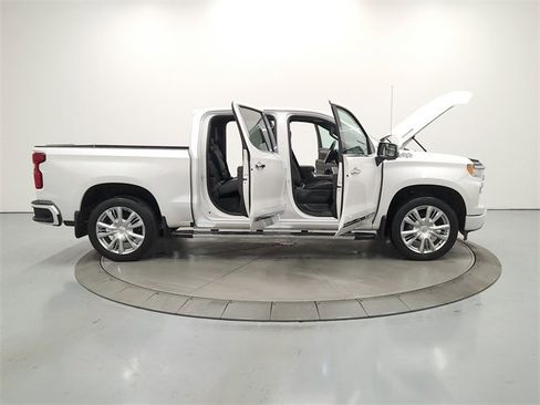 Used 2024 Chevrolet Silverado 1500 High Country w/ High Country Premium Package image 17