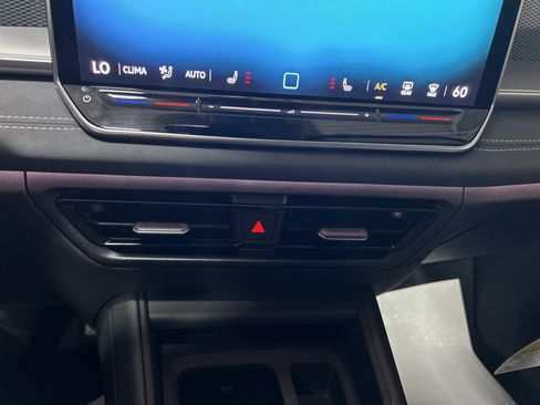 New 2025 Volkswagen Tiguan SE image 21