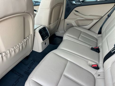Used 2025 Porsche Macan image 13