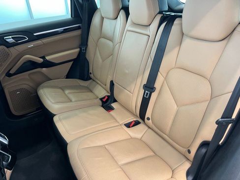 Used 2015 Porsche Cayenne Diesel AWD/4WD image 33