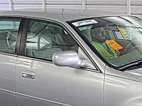 Used 2002 Cadillac De Ville w/ Comfort/Convenience Pkg FWD image 22