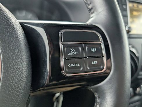 Used 2016 Jeep Wrangler Unlimited Sahara image 14