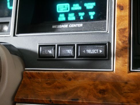 Used 1993 Lincoln Town Car Signature RWD image 32