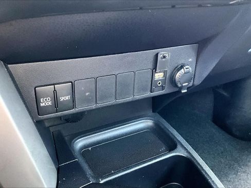Used 2017 Toyota RAV4 XLE w/ Premium Special Value Package FWD image 30