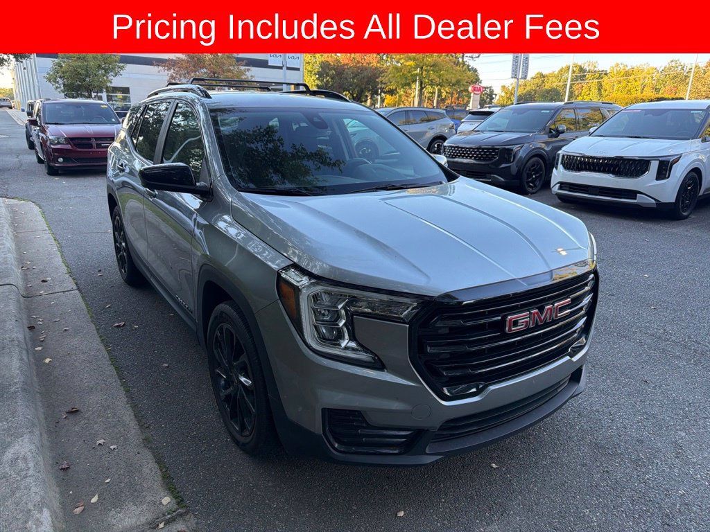 Used 2024 GMC Terrain SLE w/ Elevation Edition FWD image 1