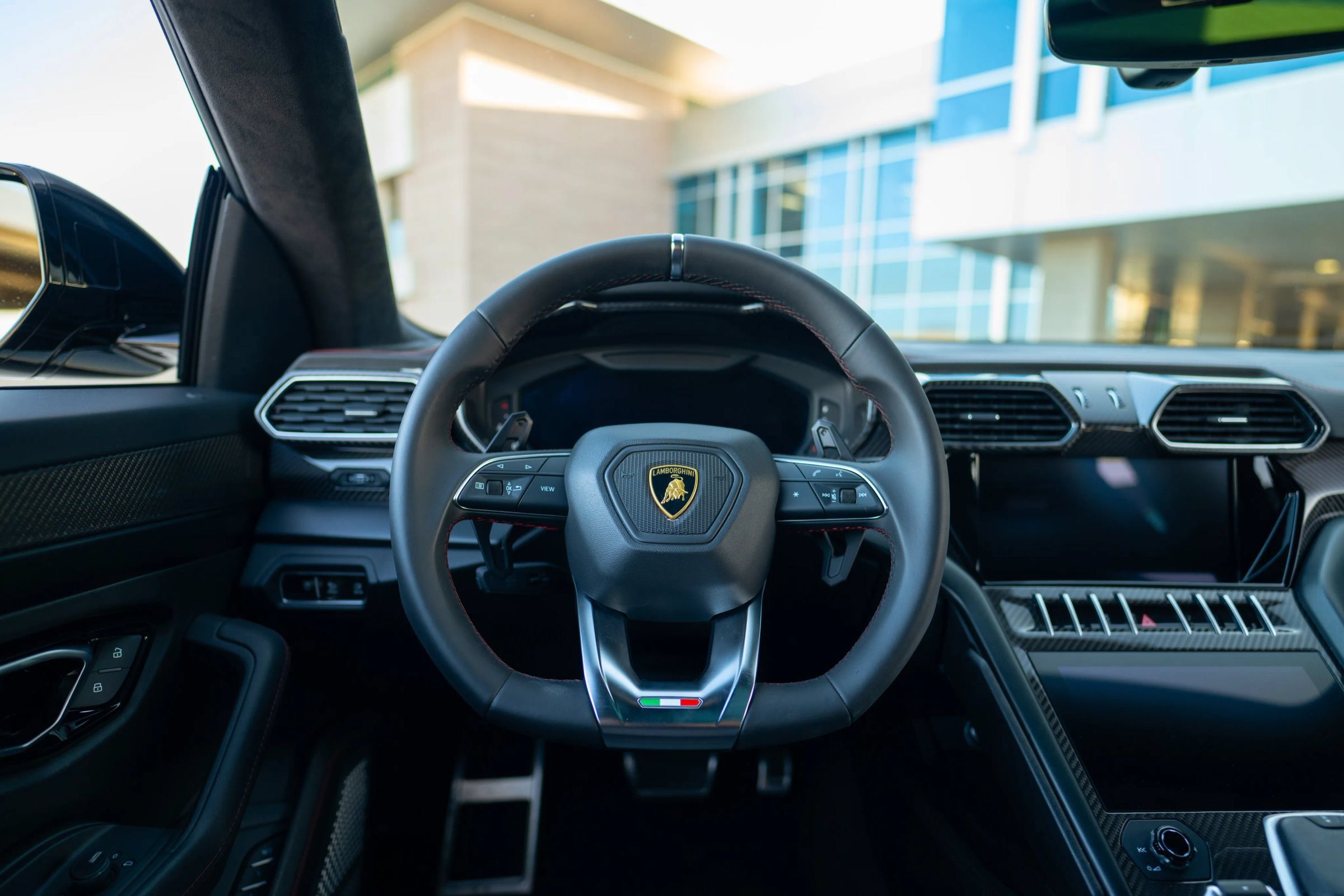 Used 2021 Lamborghini Urus AWD/4WD image 21
