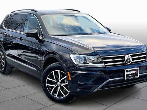 Used 2021 Volkswagen Tiguan SE w/ Panoramic Sunroof Package image 2