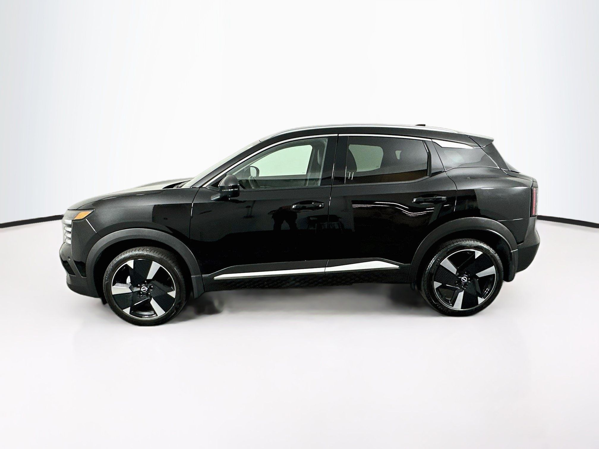 Used 2025 Nissan Kicks SR FWD image 4