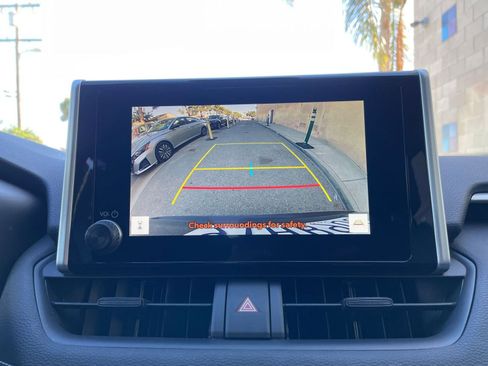 Used 2025 Toyota RAV4 XLE image 17