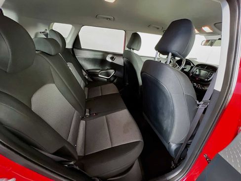 Used 2023 Kia Soul LX image 25