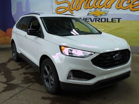 Used 2022 Ford Edge SEL w/ Sport Appearance Package image 4