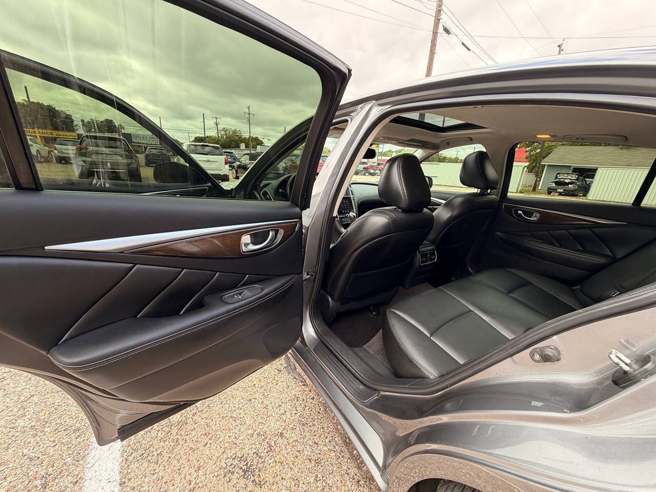 Used 2018 INFINITI Q50 Luxe w/ Cargo Package (L95) RWD image 16