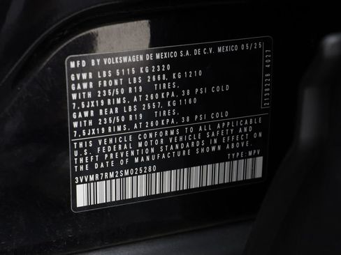 Used 2025 Volkswagen Tiguan SE w/ Panoramic Sunroof Package AWD/4WD image 24