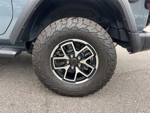 Used 2024 Jeep Wrangler Rubicon w/ Technology Group image 32