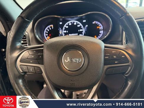Used 2018 Jeep Grand Cherokee Laredo AWD/4WD image 21