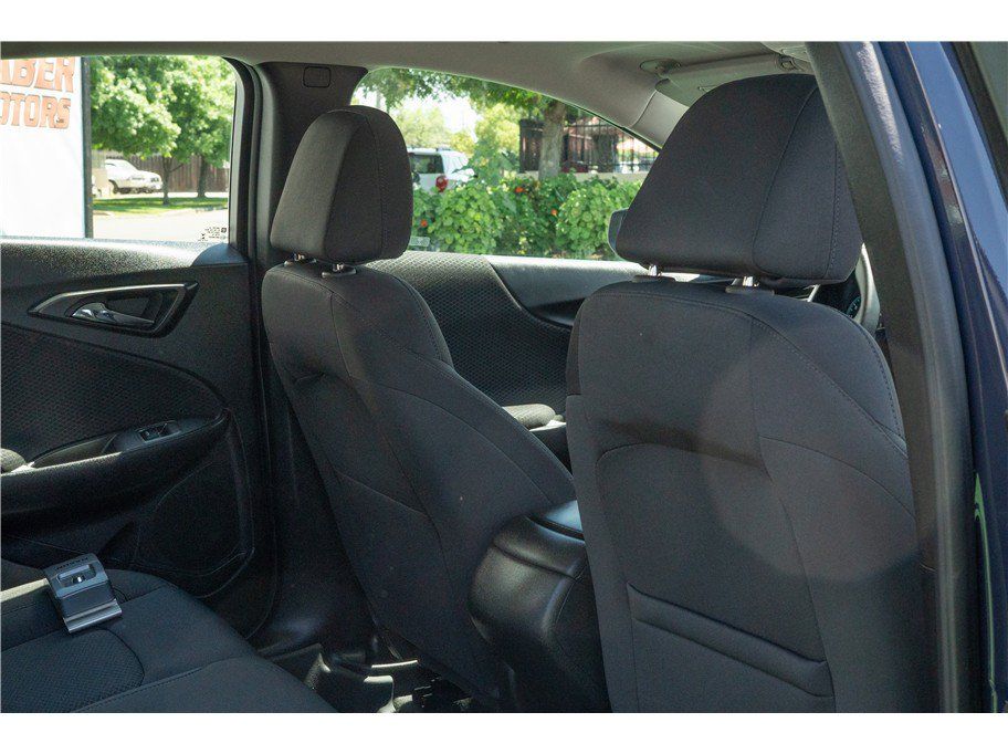 Used 2025 Chevrolet Malibu RS w/ LPO, Floor Liner Package FWD image 35