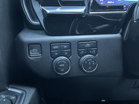 Used 2022 Chevrolet Silverado 1500 RST image 18