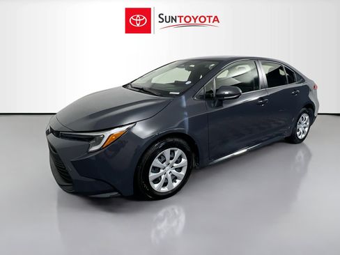 Used 2025 Toyota Corolla LE image 9