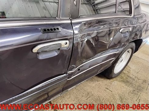 Used 2001 Ford Crown Victoria LX RWD image 15