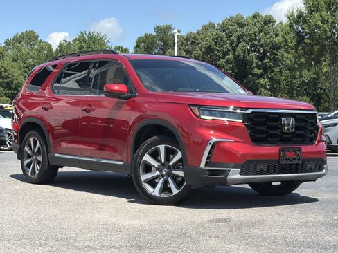 Used 2023 Honda Pilot Touring image 3