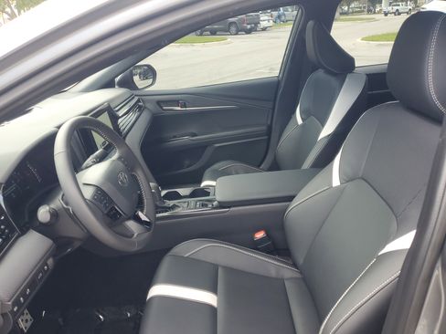 Used 2026 Toyota Camry SE FWD image 15