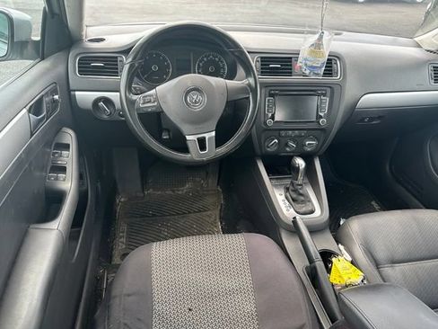Used 2013 Volkswagen Jetta SE FWD image 8