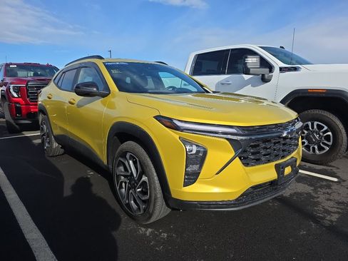 Used 2024 Chevrolet Trax RS w/ Sunroof Package image 1