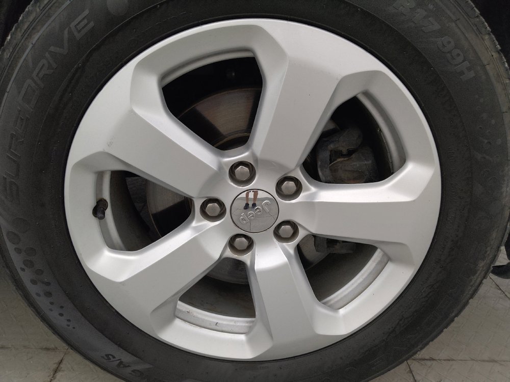 Used 2019 Jeep Compass Latitude w/ Popular Equipment Group FWD image 31