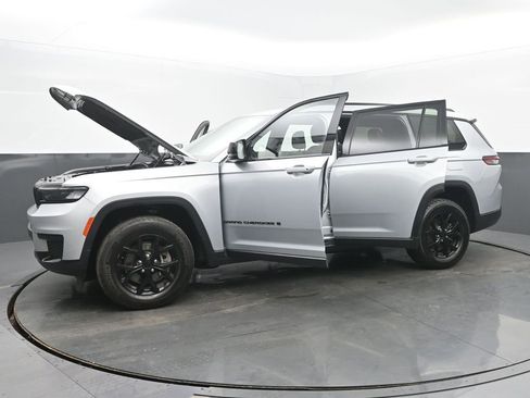 Used 2024 Jeep Grand Cherokee L Laredo AWD/4WD image 57