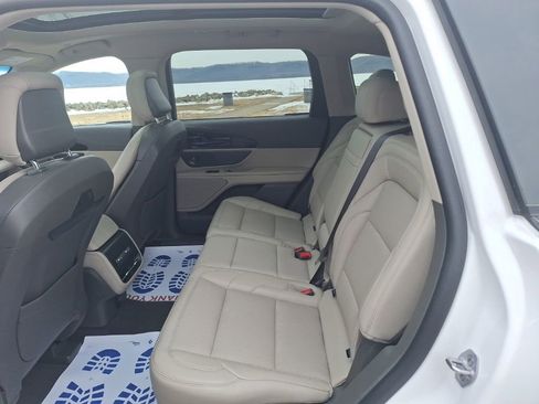 Used 2024 Lincoln Nautilus Premier w/ Equipment Group 102A image 10