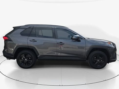 Used 2021 Toyota RAV4 XLE w/ Convenience Package FWD image 3
