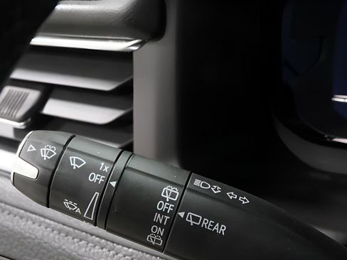 Used 2024 GMC Yukon XL Denali image 17