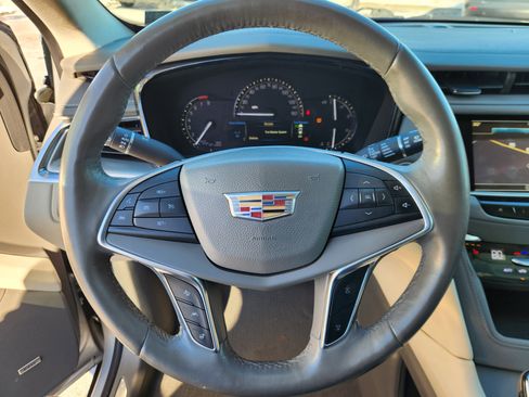 Used 2017 Cadillac XT5 Luxury w/ Driver Awareness Package image 9