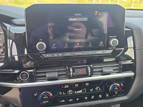Used 2024 Nissan Pathfinder SV AWD/4WD image 19