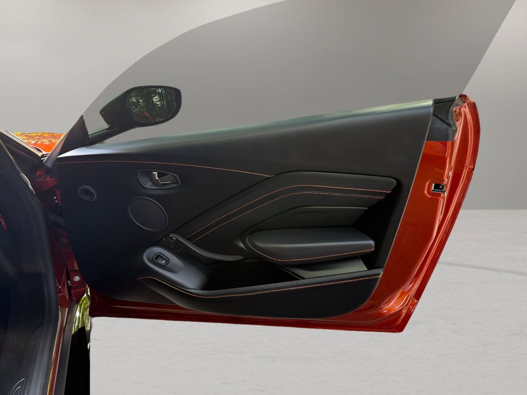 Used 2019 Aston Martin V8 Vantage Coupe RWD image 30