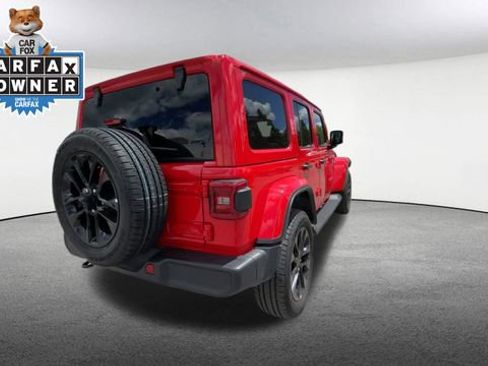 Used 2025 Jeep Wrangler Unlimited Sahara AWD/4WD image 9