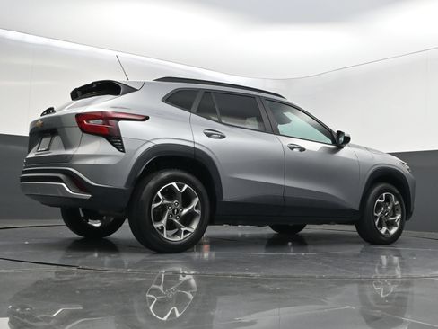 Certified 2024 Chevrolet Trax LT w/ Driver Confidence Package FWD image 42