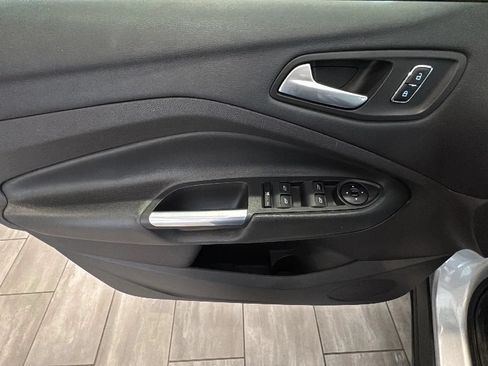 Used 2015 Ford Escape SE FWD image 25
