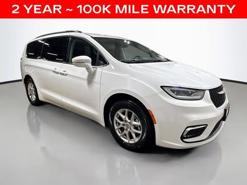 Used 2022 Chrysler Pacifica Touring-L FWD image 3