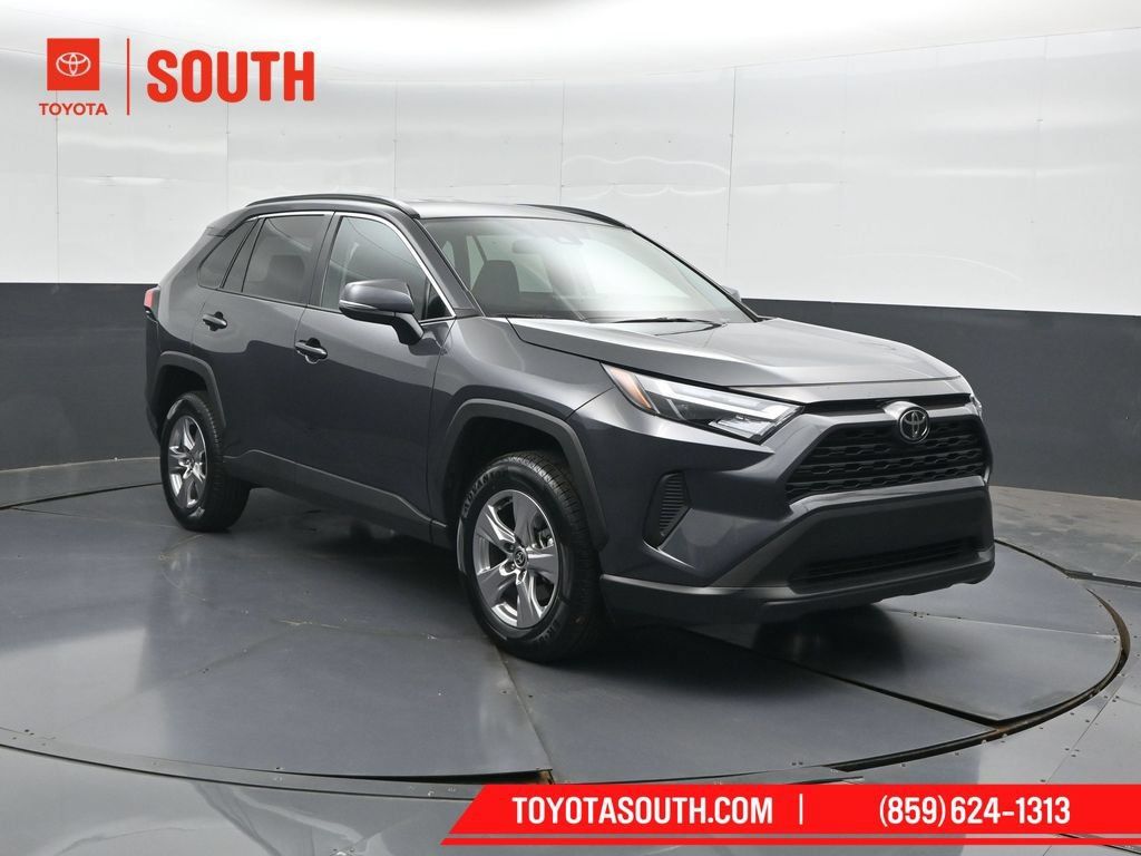 Used 2025 Toyota RAV4 XLE AWD/4WD image 4