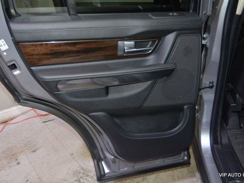 Used 2011 Land Rover Range Rover Sport HSE image 9