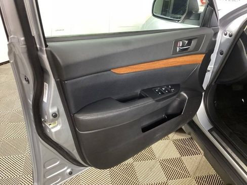 Used 2013 Subaru Outback 2.5i Limited w/ Moonroof Pkg image 16