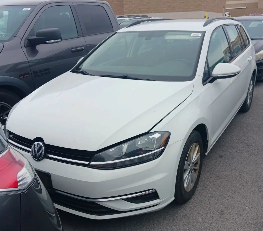 Used 2018 Volkswagen Golf S FWD image 2