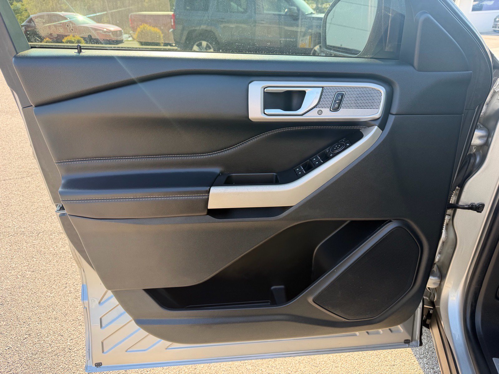 Used 2022 Ford Explorer Limited AWD/4WD image 22