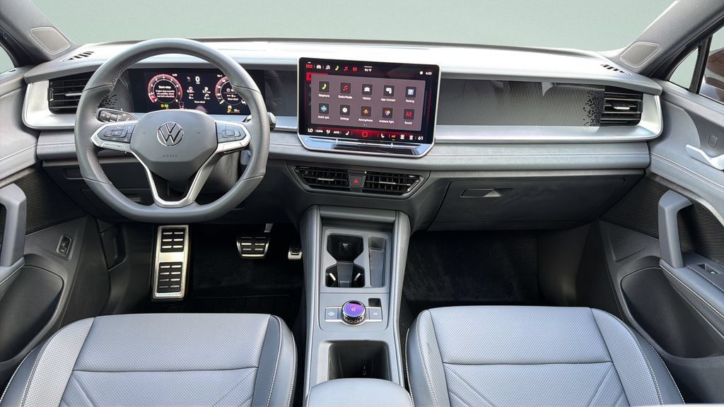 New 2026 Volkswagen Tiguan SE R-Line FWD image 10