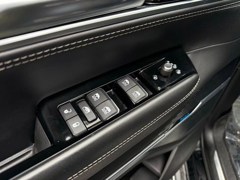 Used 2023 Jeep Grand Wagoneer Series II image 11